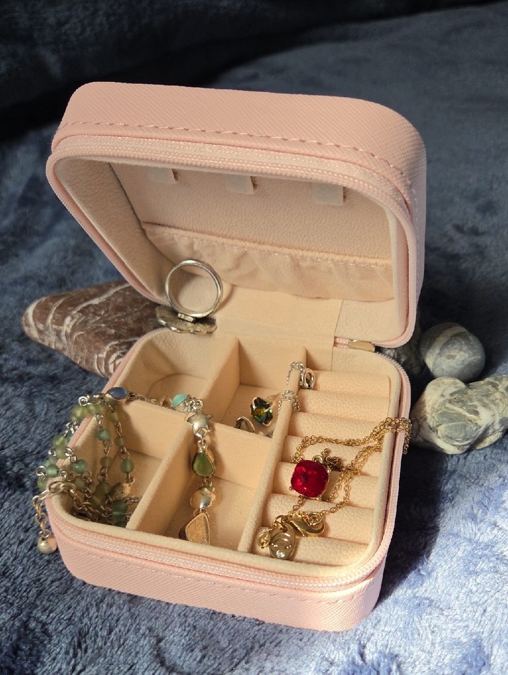 Small Square Jewelry Travel Case. Pink. NWT.